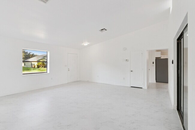 Building Photo - 527 Glade Ct