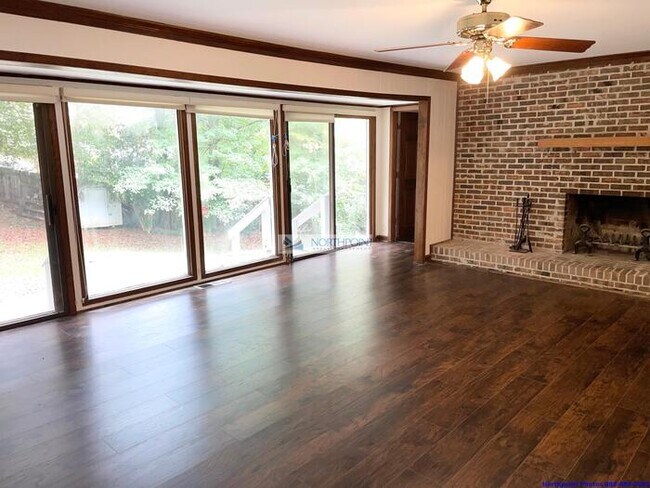 Building Photo - 5BR 3.5BA Stunning Home w/ Kitchen Suite • Garage + Carport in Marietta