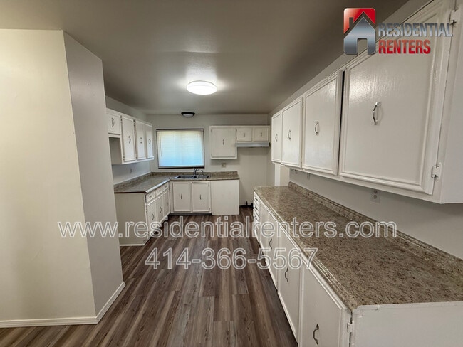 Building Photo - 7809 W Mill Rd