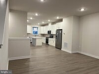 Building Photo - 21 E Front St