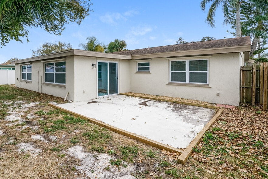 Building Photo - 4045 Grayton Dr