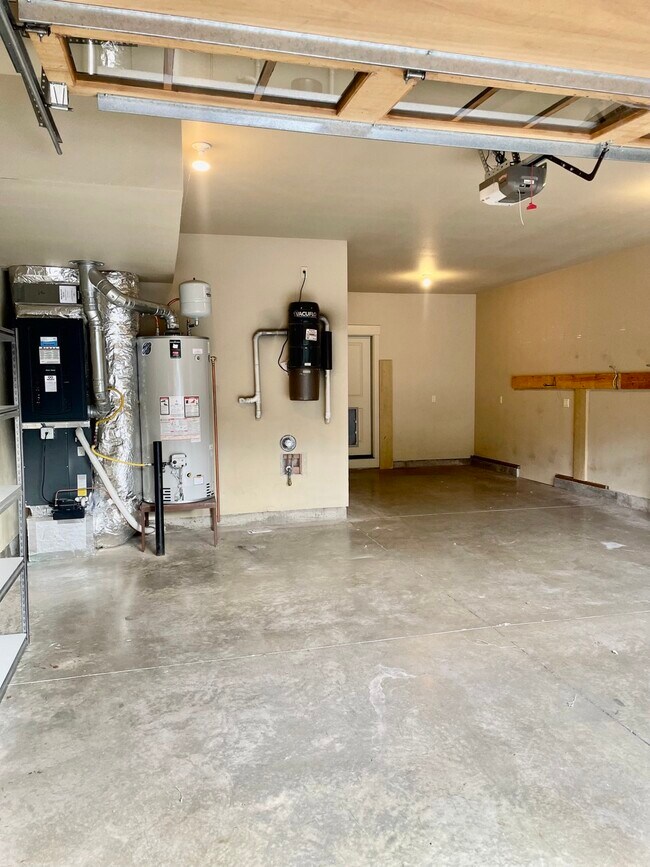 Building Photo - 61438 Linton Loop