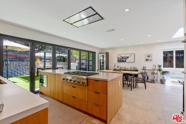 Building Photo - 2820 Nichols Canyon Pl