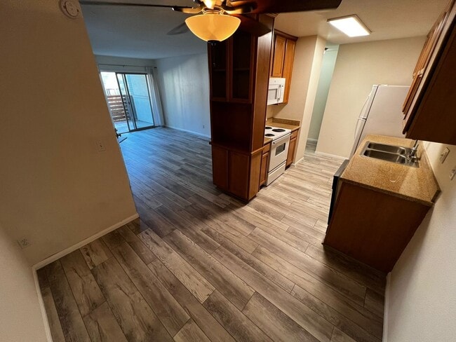 Building Photo - 1 BR 1 BA Condo in Encinitas, Gated Comple...