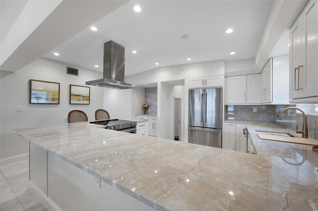 Building Photo - 540 59th Ave