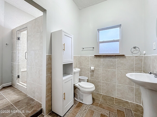 Building Photo - 138 E Duval St