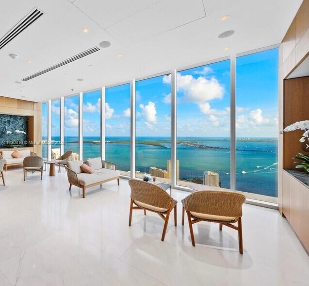 Building Photo - 300 Biscayne Boulevard Way