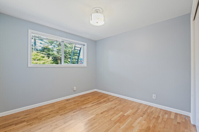 Building Photo - 18315 6th Ave NW