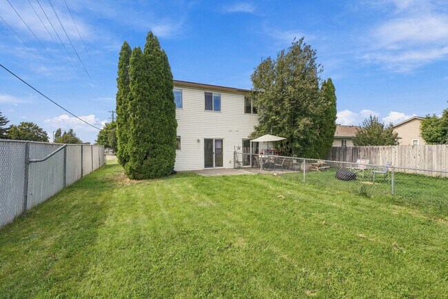 Building Photo - 800 N Regal Ct