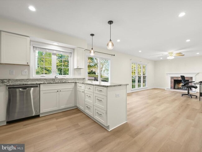 Building Photo - 8806 Admiral Dr