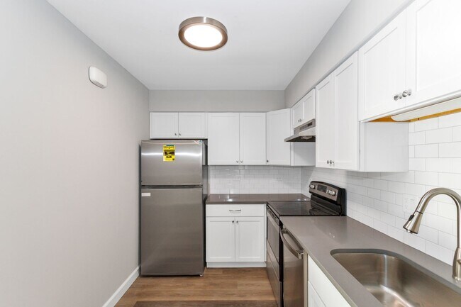Building Photo - 542 Del Lago Dr