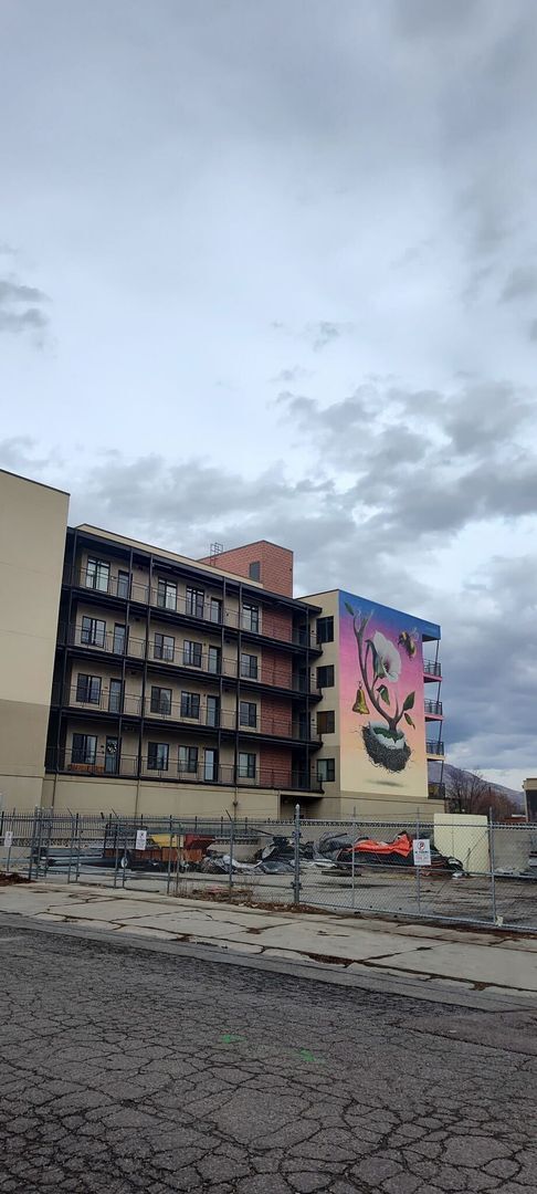 Building Photo - Gorgeous Condo!