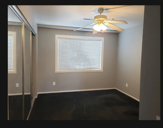 Building Photo - 2560 Avenida Del Vista
