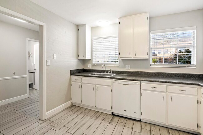 Building Photo - 2387 Gregory Dr