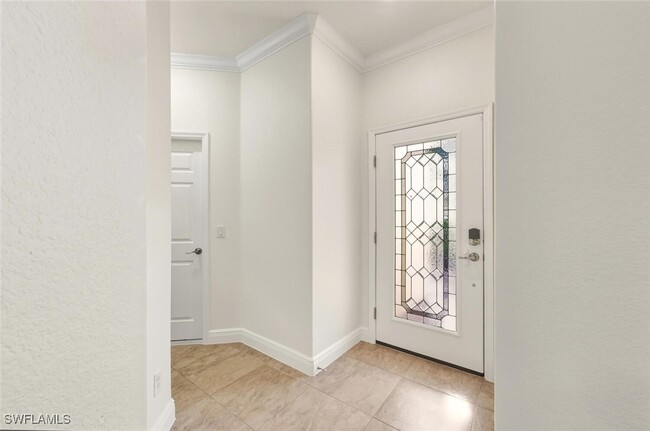 Building Photo - 2080 Wellington St