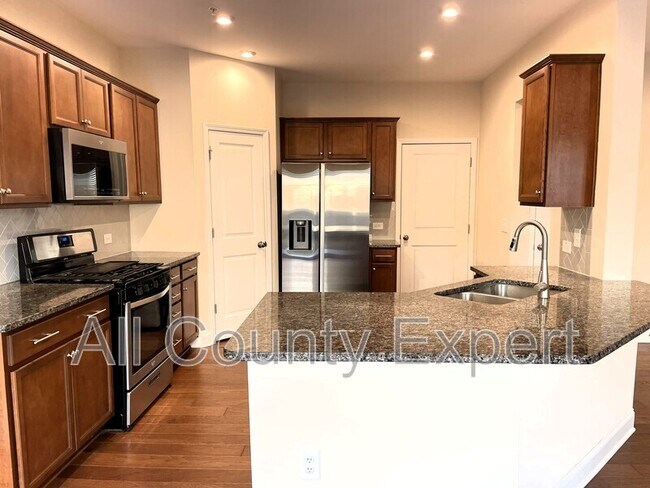 Building Photo - 502 Cooper Ln