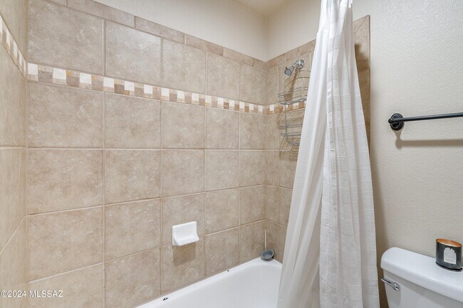 Building Photo - 6441 N Tierra De Las Catalinas