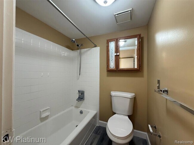 Building Photo - 16870 Edloytom Way