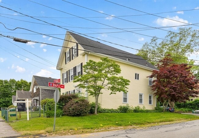 Building Photo - 90 Oak St