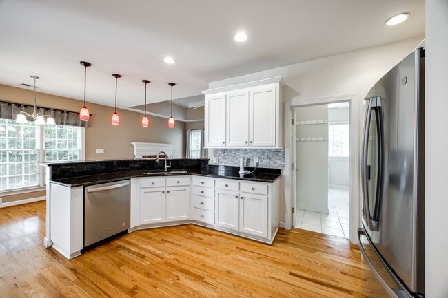 Building Photo - Exceptional 4 Bedroom Ranch in Steele Creek!