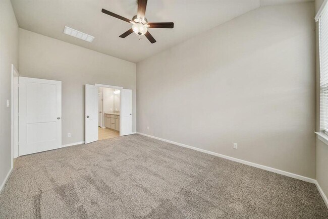 Building Photo - 1547 Crystal Stream Dr
