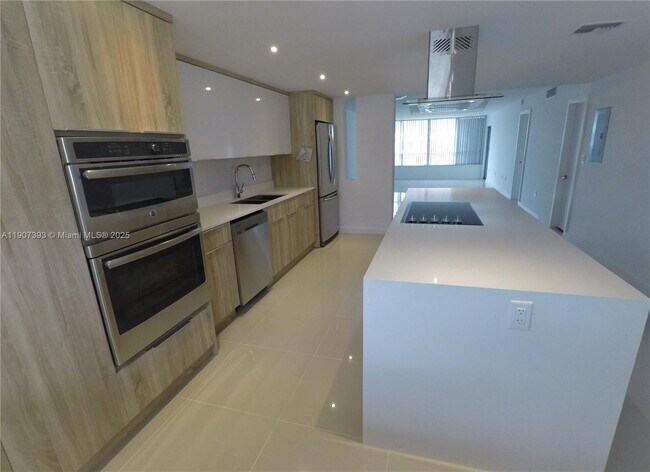 Building Photo - 10230 Collins Ave