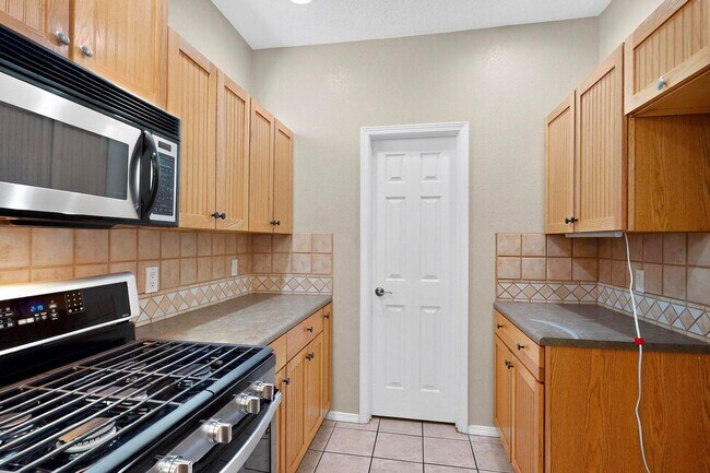 Building Photo - SE Rio Rancho 3 Bedroom  2 bath  2 car garage