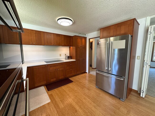 Building Photo - 7460 SW Elmwood St