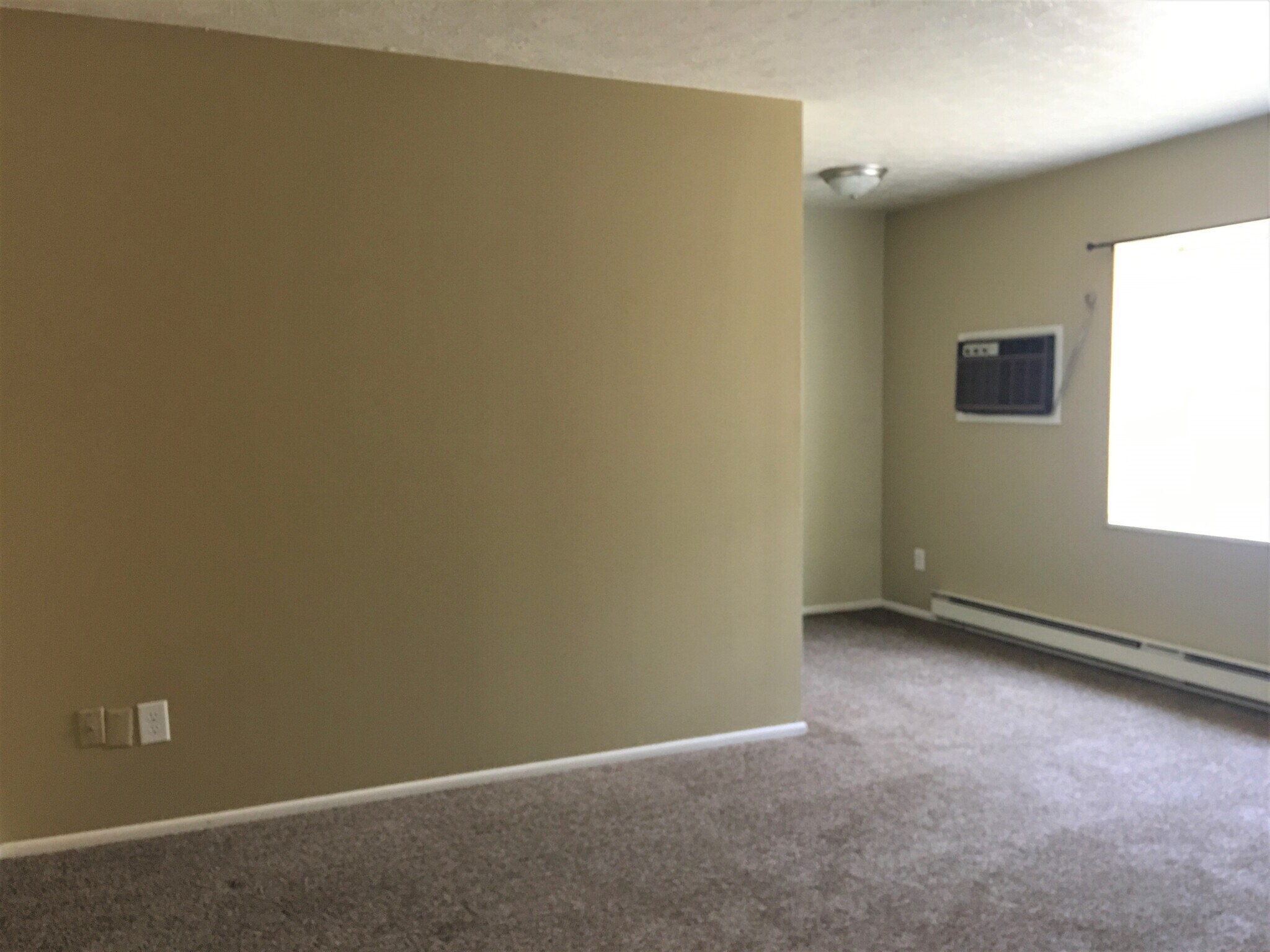 Building Photo - 3 E Central Ave