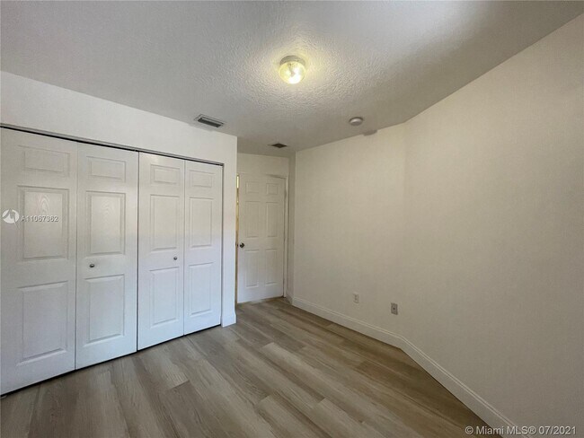 Building Photo - 4961 Leeward Ln