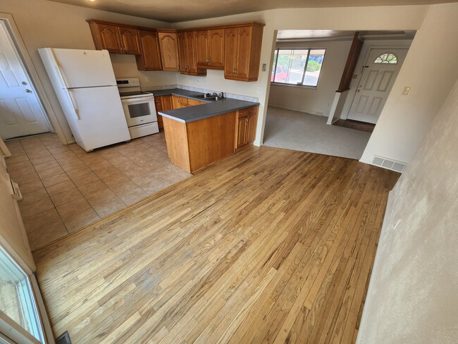 Building Photo - 677 Bridger Dr