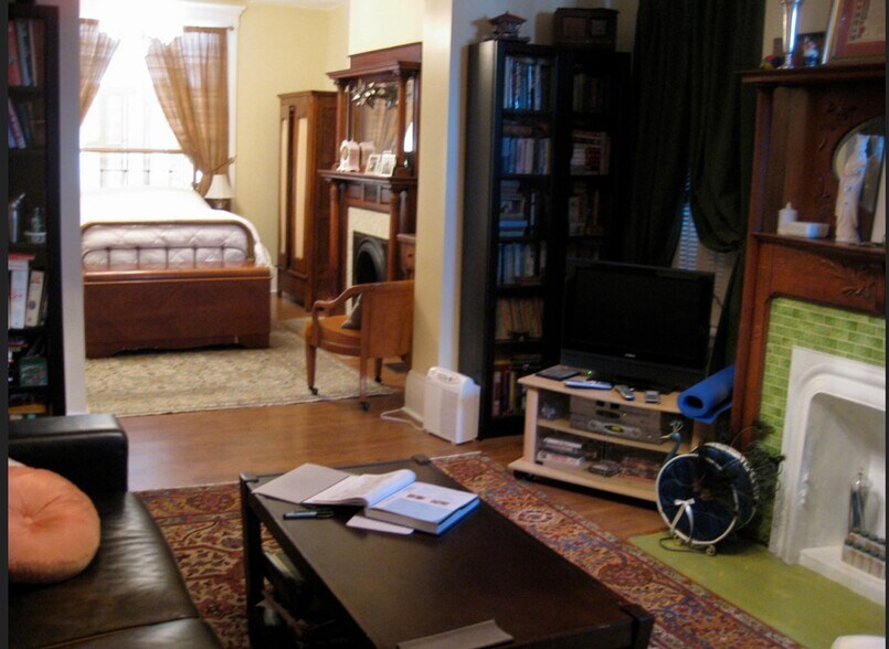Living room looking into bedroom--furnishings belong to resident (the apartment is not furnished). Dimensions 15'6" x 12'9". - 3284 Dawson Street
