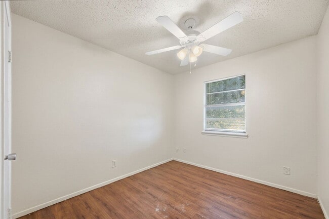 Building Photo - 314 Candlewood Ln