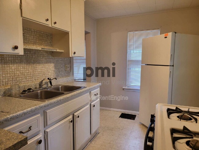 Building Photo - 1553 N Walnut Grove Ave