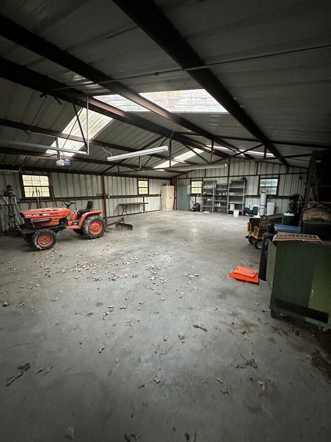 Building Photo - Beautiful HOME with almost 4 acres !! with 30x40 SHOP 3 bed 2 bath 2 car