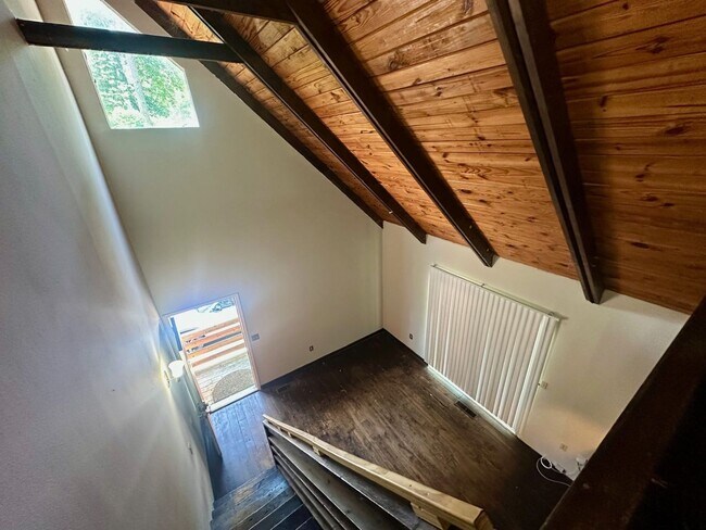 Building Photo - 400 Lindsay Rd