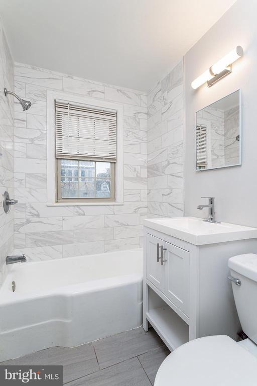 Building Photo - 2415 Ontario Rd NW