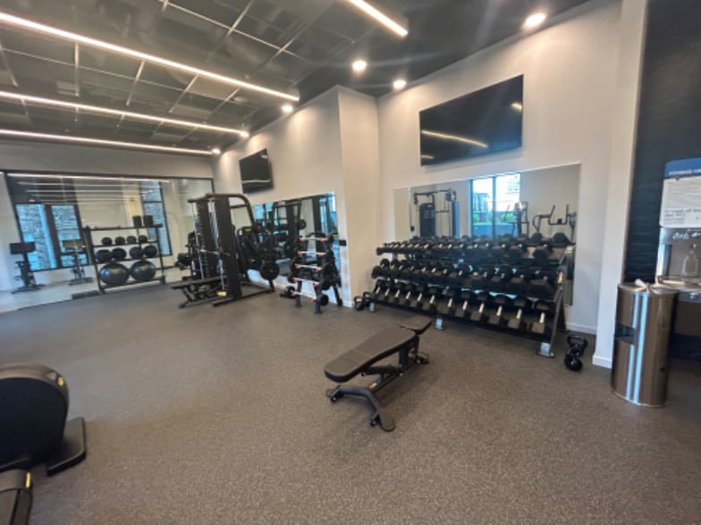 Building Photo - 1100 W Randolph St