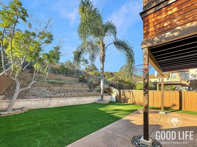 Building Photo - Stunning 5B/3.5BA House in Scripps Ranch!