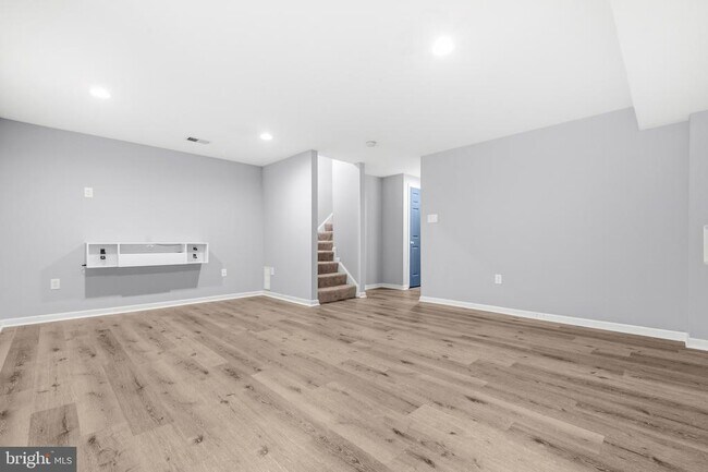 Building Photo - 4217 Kenton Cir