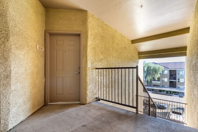 Building Photo - Condo in Union Hills