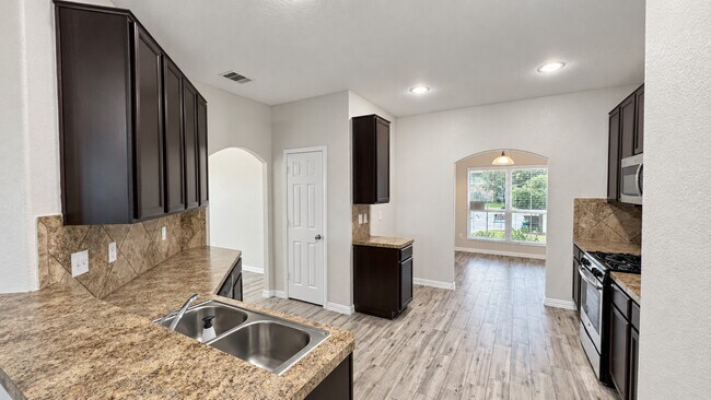 Building Photo - 12102 Kings Fall Dr