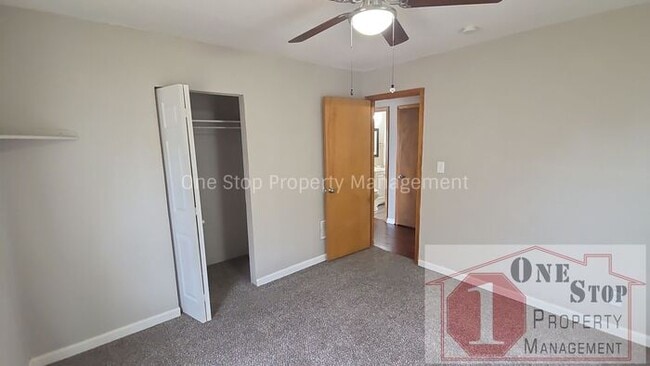 Building Photo - 3 Bedroom, 2 Bathroom with 1 Car Garage in Gladstone, Missouri