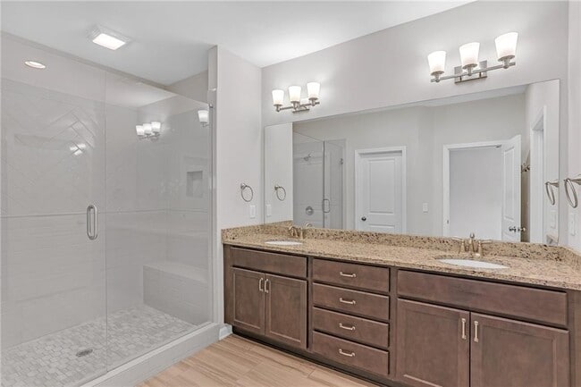 Building Photo - 3638 Moorewood Ln S E