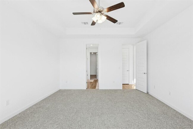Building Photo - 2124 Ridge Runner Dr