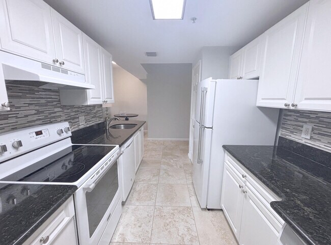 Building Photo - 2080 Greenview Shores Blvd