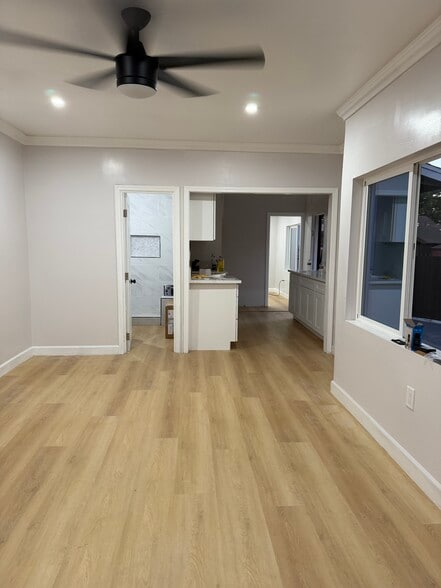 Primary Photo - 674 W 59th Pl