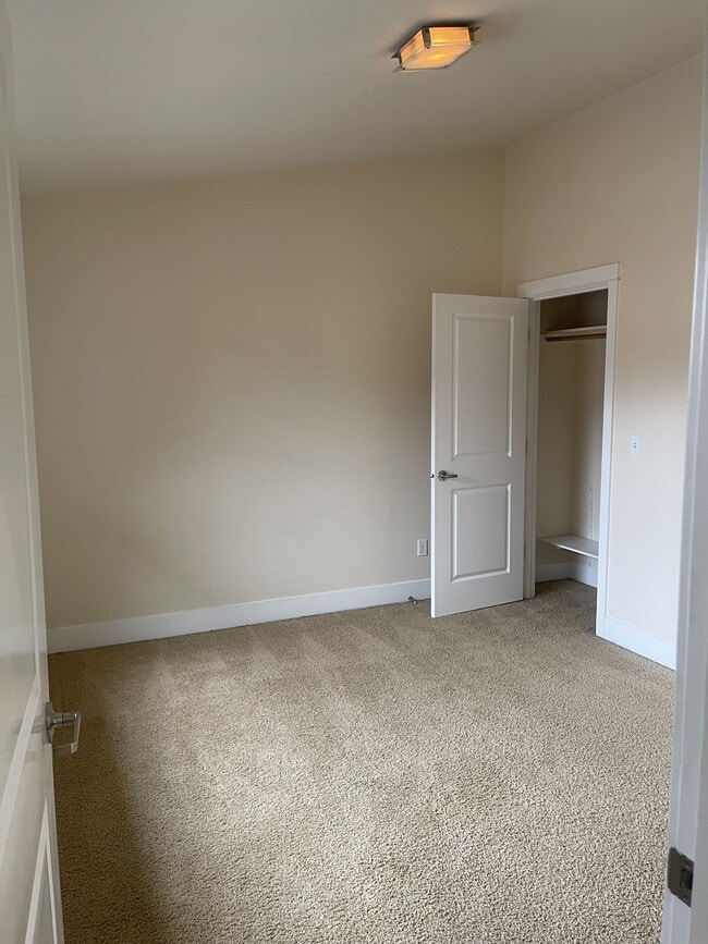 Building Photo - 834 N 145th Ln