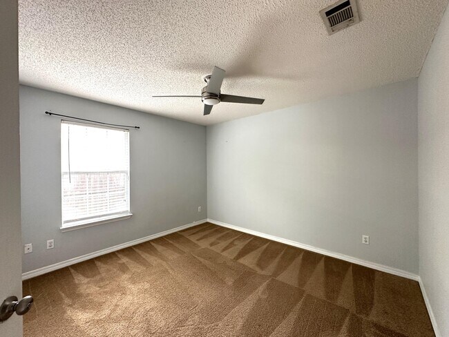 Building Photo - 139 Steeplechase Dr
