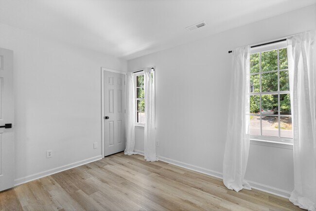 Building Photo - 6649 Speight Cir